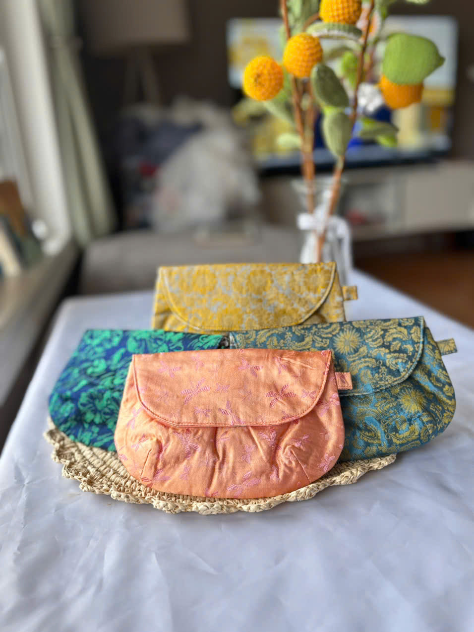 ๐ฟ Handmade Fabric Clutch โ Elegant & Versatile