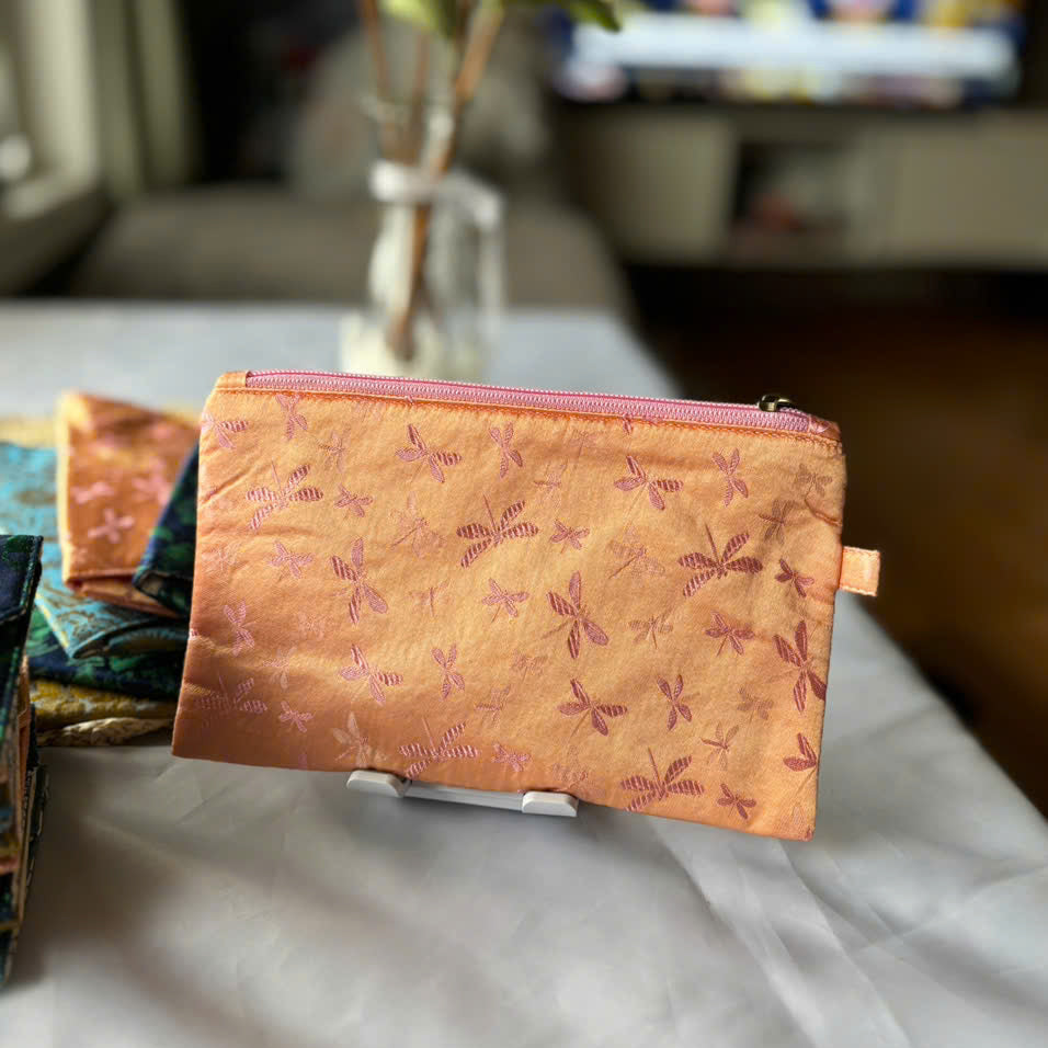 ✨ Handmade Zipper Purse – Elegant Pattern